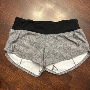 Lululemon hotty hot 2.5” short size 2